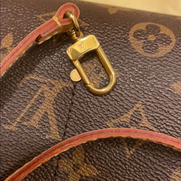 Louis Vuitton MM Monogram Favorite - Picture 10 of 14